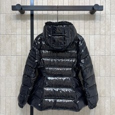 MO家 25秋冬新款 小蛮腰连帽羽绒服 显瘦显高绝绝子 连帽收腰版型 标志性收腰设计 分割身材比例保暖实 MO家 25秋冬新款 小蛮腰连帽羽绒服 显瘦显高绝绝子 连帽收腰版型 标志性收腰设计 分割身材比例保暖实