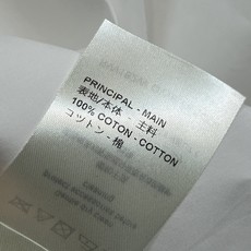 L家 26春夏新款 金属扣饰翻领白衬衫 白衬衫给人一种干净随意的感觉 底下随便搭配一条黑色阔腿裤巨简单时 L家 26春夏新款 金属扣饰翻领白衬衫 白衬衫给人一种干净随意的感觉 底下随便搭配一条黑色阔腿裤巨简单时