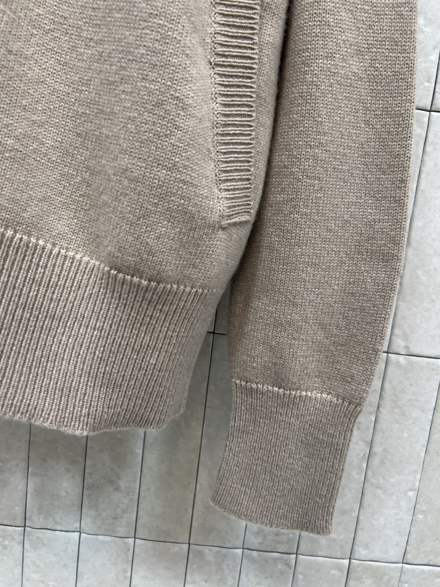 BUR家 25秋冬新款 驼色连帽针织外套 羊毛针织面料 柔软又保暖 秋冬穿超合适！拉链开襟+连帽设计 休
