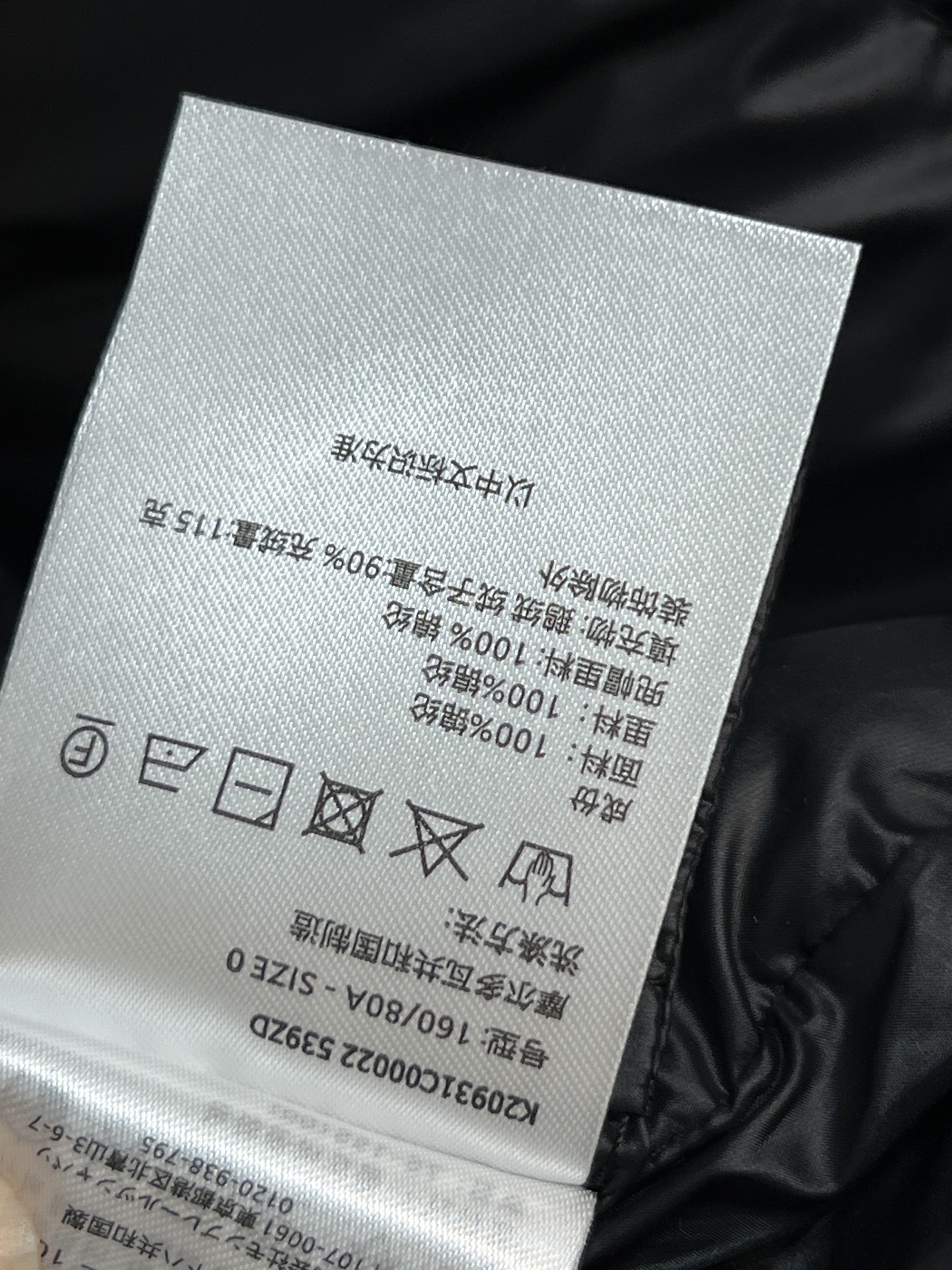 MO家 25秋冬新款 中长款连帽羽绒服  连帽宽松中长款版型 上身显瘦又百搭  袖子上贴布徽章点缀 国标