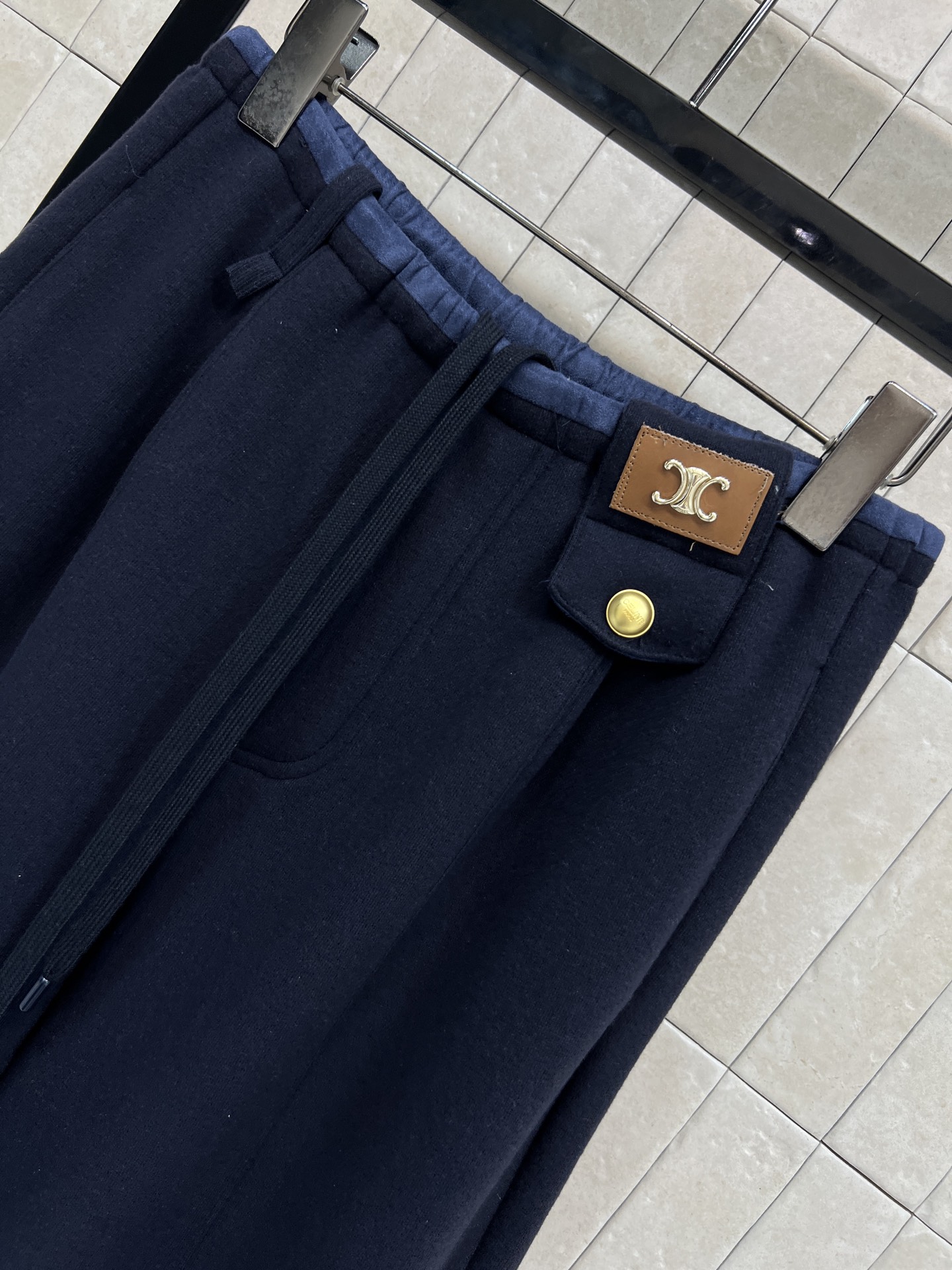 CE家 25秋冬新款 logo休闲阔腿裤 秋冬穿超舒服！高腰内抽绳设计 松紧可调节 适合各种身材  裤型