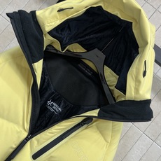 D家 25秋冬新款 迪桑特联名滑雪羽绒服 三个色超吸睛 防水防风又隔温 冬天户外穿超暖!90%白鹅绒填充 D家 25秋冬新款 迪桑特联名滑雪羽绒服 三个色超吸睛 防水防风又隔温 冬天户外穿超暖!90%白鹅绒填充