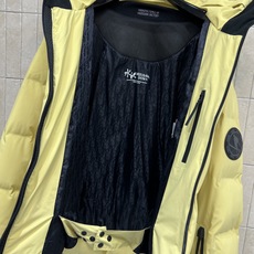D家 25秋冬新款 迪桑特联名滑雪羽绒服 三个色超吸睛 防水防风又隔温 冬天户外穿超暖!90%白鹅绒填充 D家 25秋冬新款 迪桑特联名滑雪羽绒服 三个色超吸睛 防水防风又隔温 冬天户外穿超暖!90%白鹅绒填充