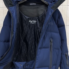 D家 25秋冬新款 迪桑特联名滑雪羽绒服 三个色超吸睛 防水防风又隔温 冬天户外穿超暖!90%白鹅绒填充 D家 25秋冬新款 迪桑特联名滑雪羽绒服 三个色超吸睛 防水防风又隔温 冬天户外穿超暖!90%白鹅绒填充