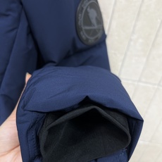 D家 25秋冬新款 迪桑特联名滑雪羽绒服 三个色超吸睛 防水防风又隔温 冬天户外穿超暖!90%白鹅绒填充 D家 25秋冬新款 迪桑特联名滑雪羽绒服 三个色超吸睛 防水防风又隔温 冬天户外穿超暖!90%白鹅绒填充