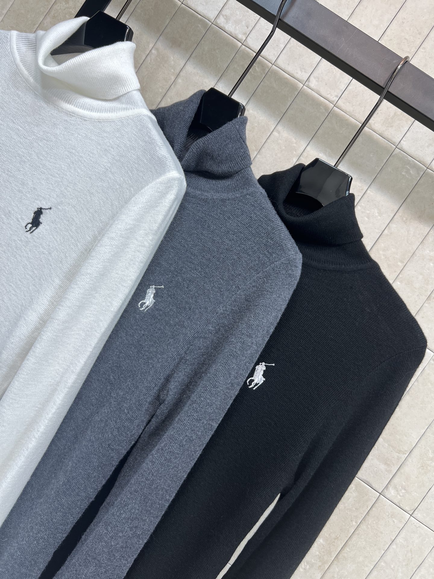 BUR家 25秋冬新款  高领羊毛针织衫 柔软亲肤又保暖 秋冬穿超舒服！简约设计+胸前小马刺绣 低调又有