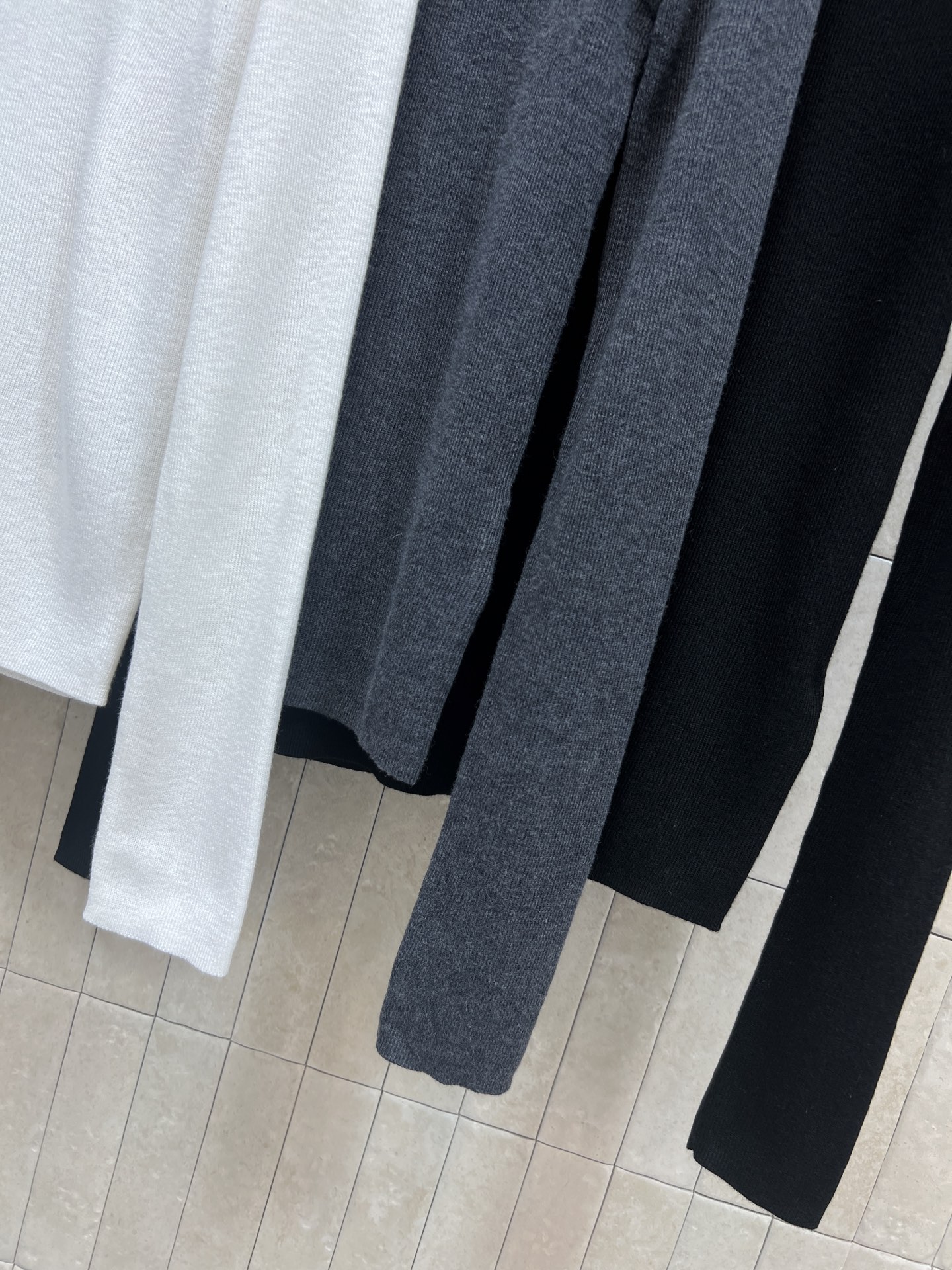 BUR家 25秋冬新款  高领羊毛针织衫 柔软亲肤又保暖 秋冬穿超舒服！简约设计+胸前小马刺绣 低调又有