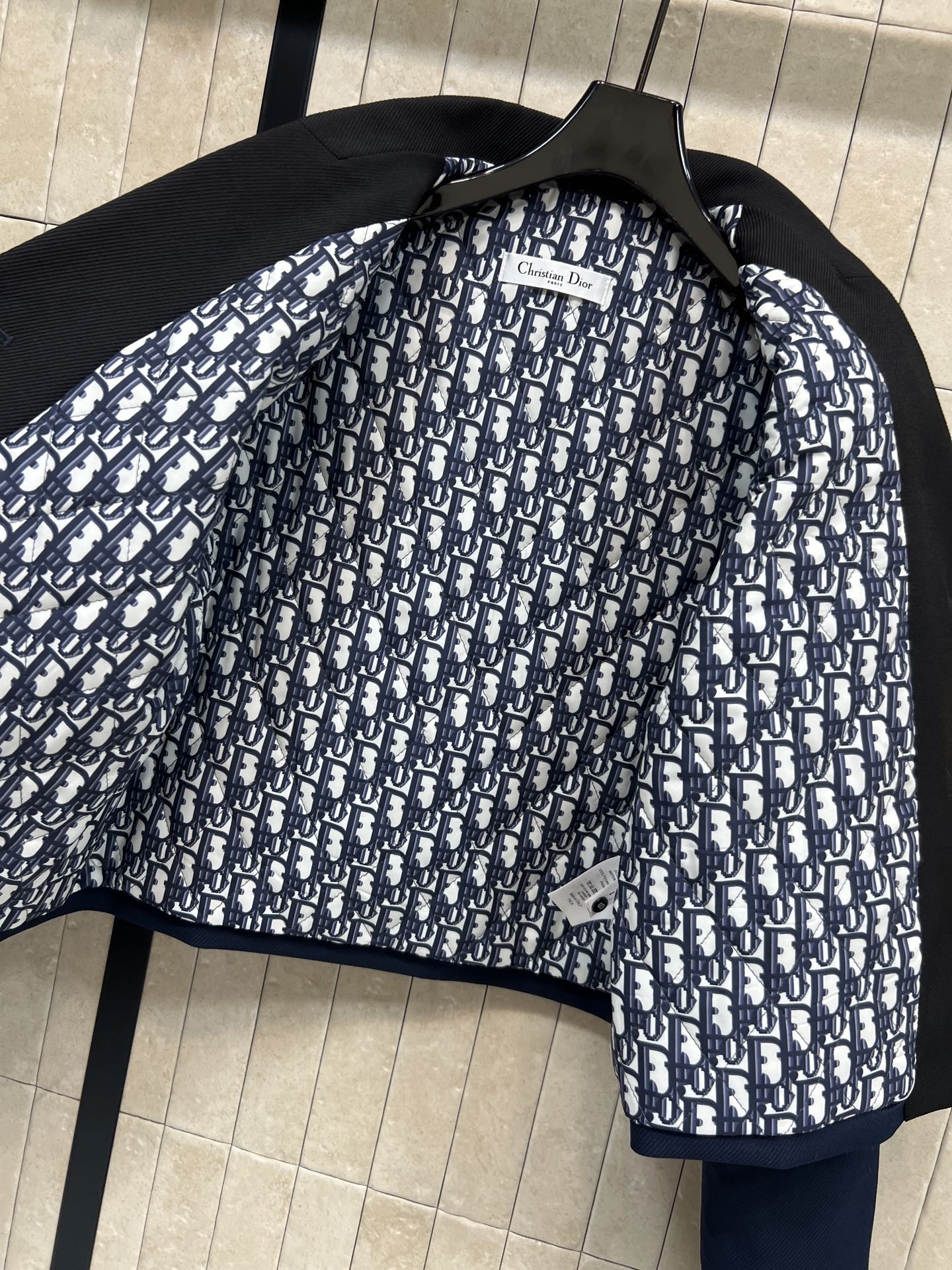 D家 25秋冬新款 蓝色棉服小西装 拼接黑色翻领+五角星⭐️金属纽扣 简约又精致 剪裁利落 里面D字母印