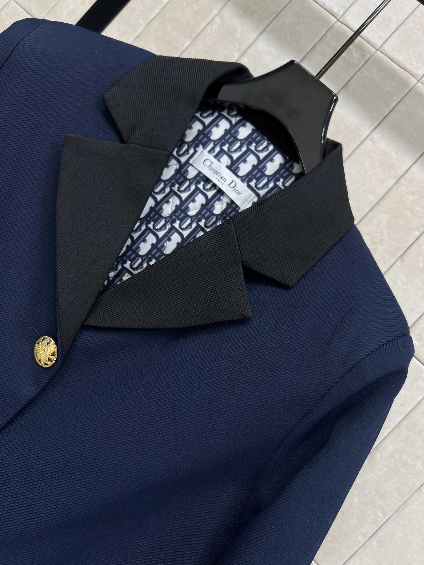 D家 25秋冬新款 蓝色棉服小西装 拼接黑色翻领+五角星⭐️金属纽扣 简约又精致 剪裁利落 里面D字母印