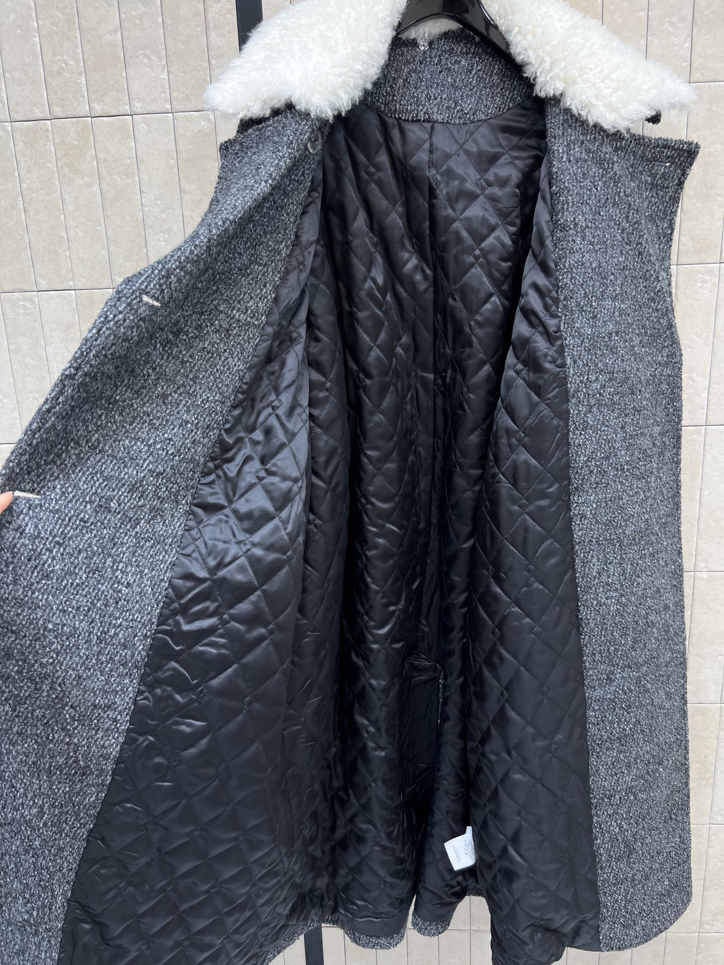 25秋冬新款 毛领双排扣羊毛棉服大衣  里面夹棉设计厚实保暖 秋冬穿超合适！灰色人字纹设计 经典百搭 白