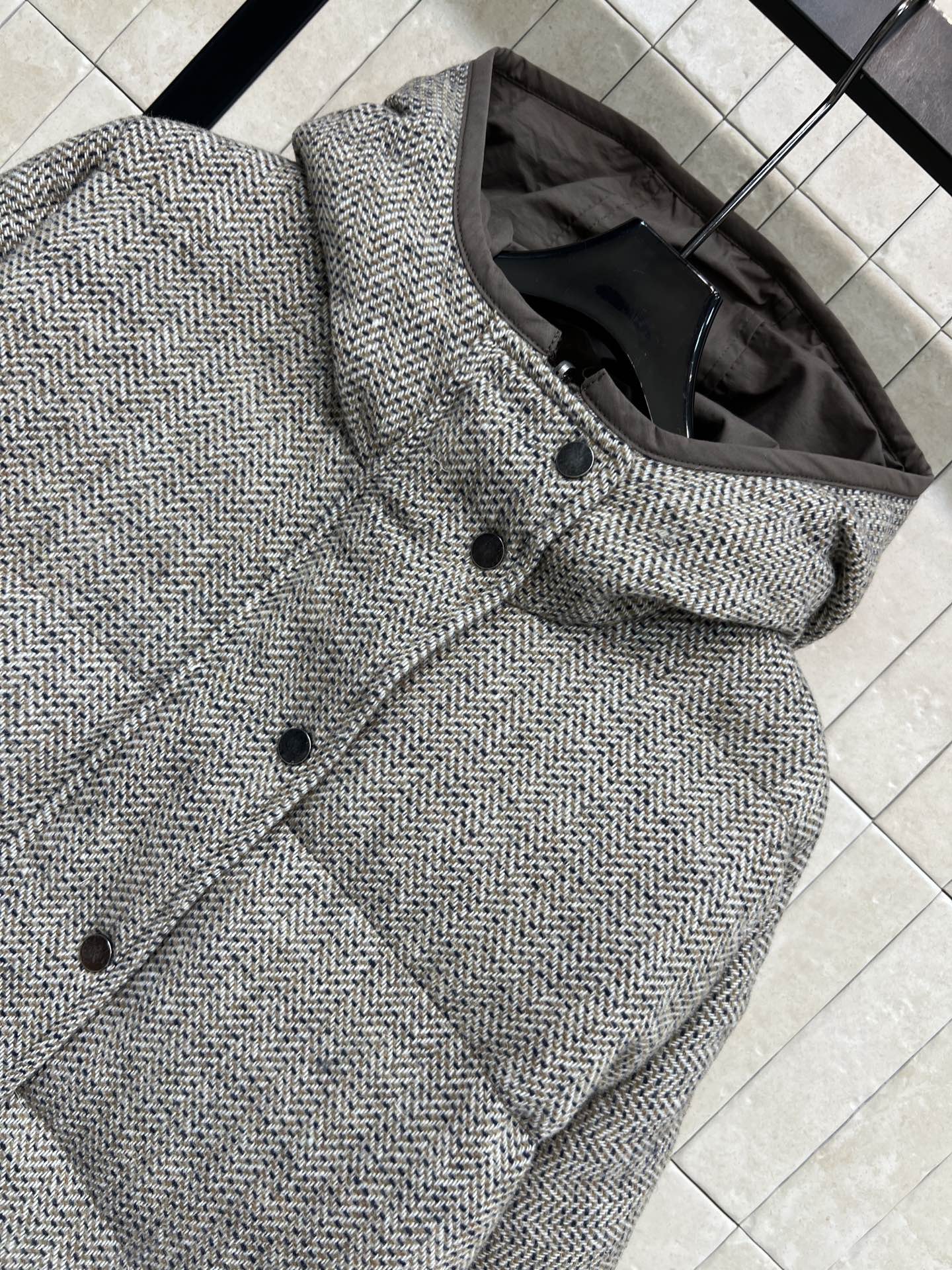 BUR家 25秋冬新款 羊毛连帽双面羽绒服 采用棉羊毛+桑蚕丝混纺 触感柔软细腻计 连帽设计+正面纽扣开
