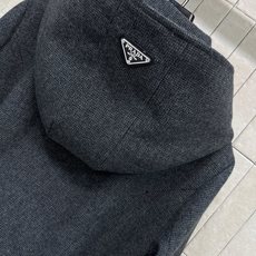 PD家 25秋冬新款 灰色毛呢连帽短款外套 双排短款风衣外套 满满的时髦博主范 短款版型 小个子也能驾驭 PD家 25秋冬新款 灰色毛呢连帽短款外套 双排短款风衣外套 满满的时髦博主范 短款版型 小个子也能驾驭