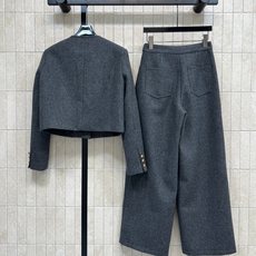 CE家 26秋冬新款 灰色毛呢套装 圆领小外套+高腰阔腿裤 高品质羊毛混纺 质地柔软保暖 秋冬穿超合适! CE家 26秋冬新款 灰色毛呢套装 圆领小外套+高腰阔腿裤 高品质羊毛混纺 质地柔软保暖 秋冬穿超合适!
