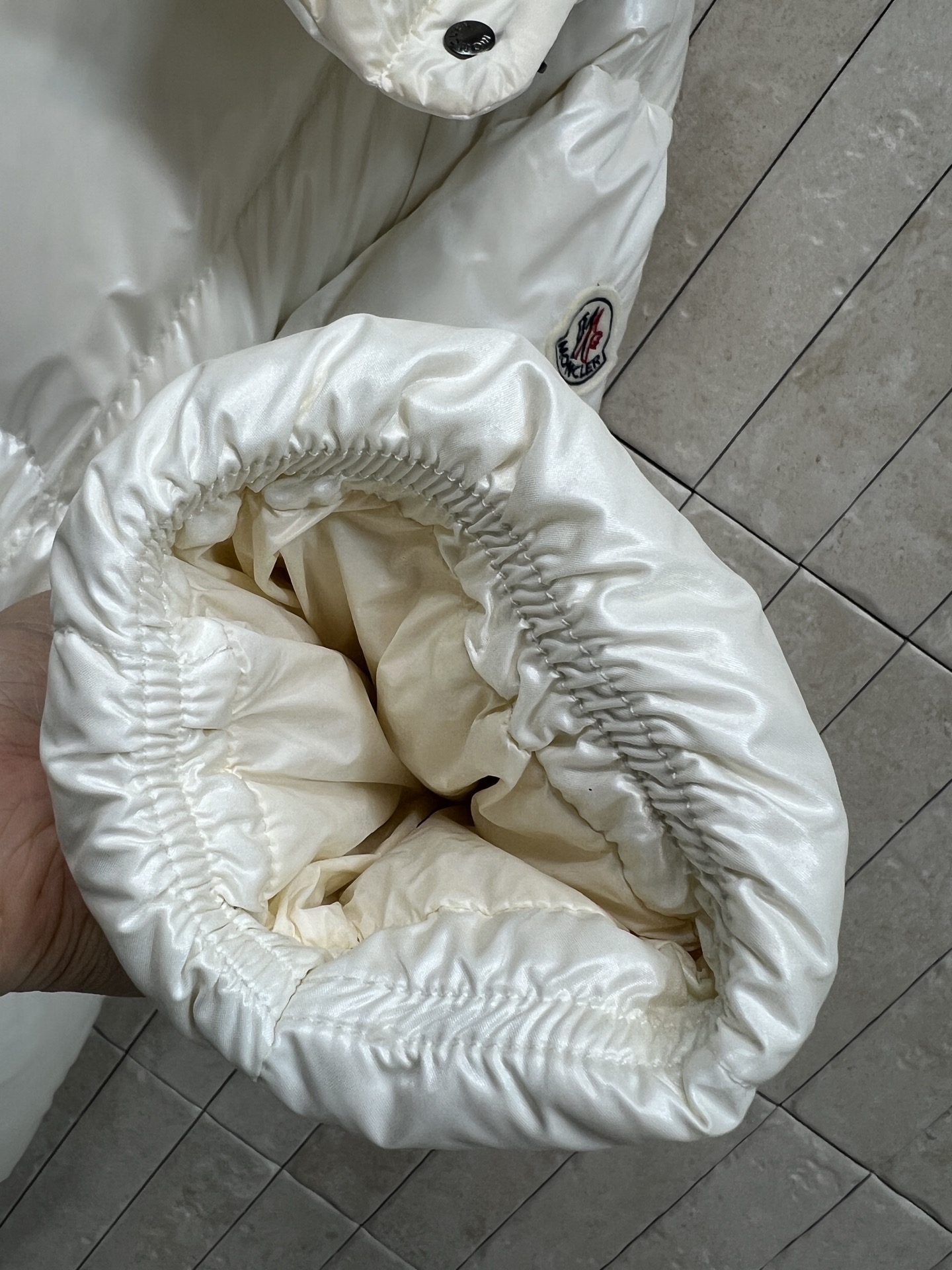 MO家 25秋冬新款 立领连帽面包服 连帽可拆卸 原版定制logo刺绣徽章装饰 连帽立领面包服版型 上身