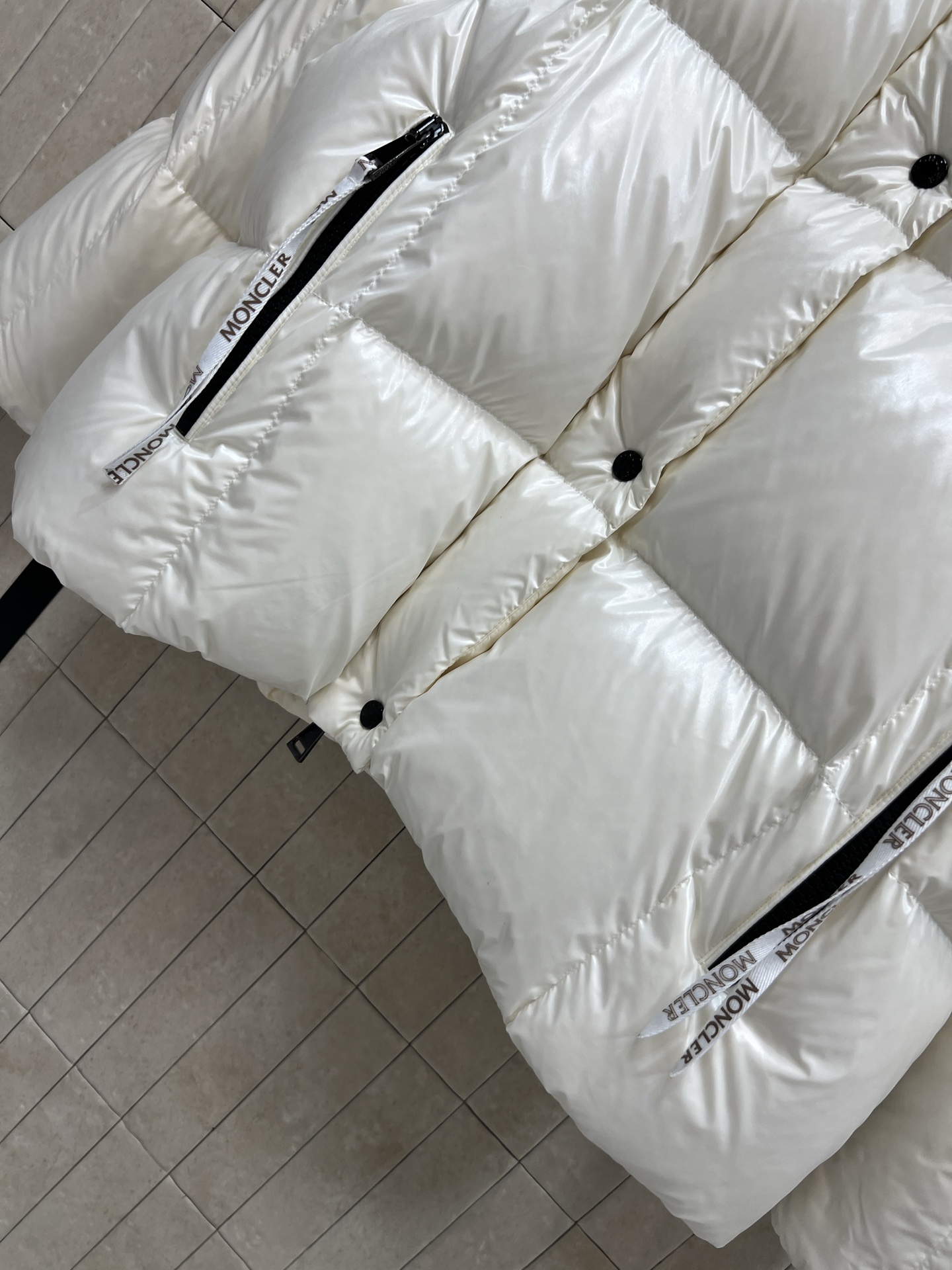 MO家 25秋冬新款 立领连帽面包服 连帽可拆卸 原版定制logo刺绣徽章装饰 连帽立领面包服版型 上身