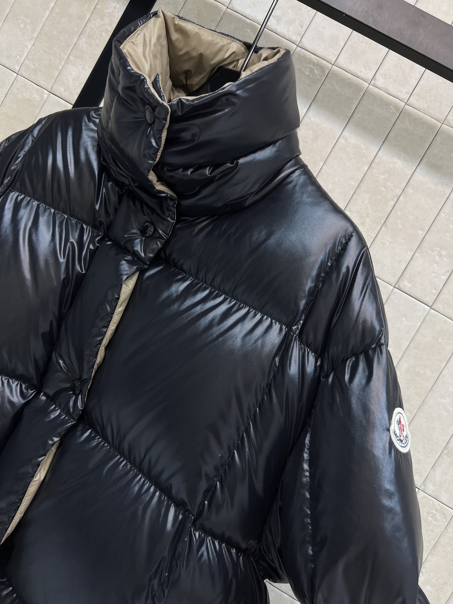 MO家 25秋冬新款 立领连帽面包服 连帽可拆卸 原版定制logo刺绣徽章装饰 连帽立领面包服版型 上身