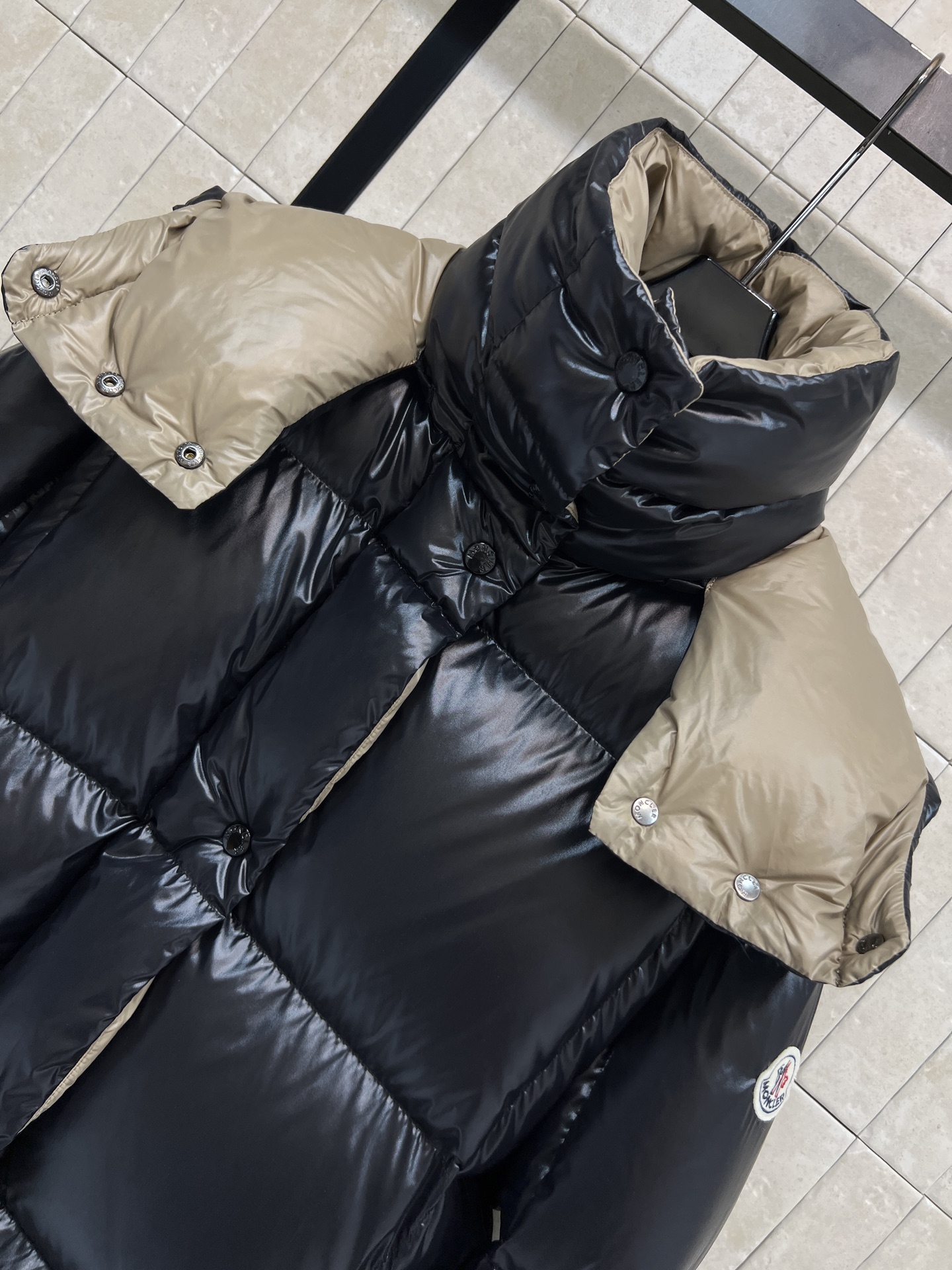 MO家 25秋冬新款 立领连帽面包服 连帽可拆卸 原版定制logo刺绣徽章装饰 连帽立领面包服版型 上身