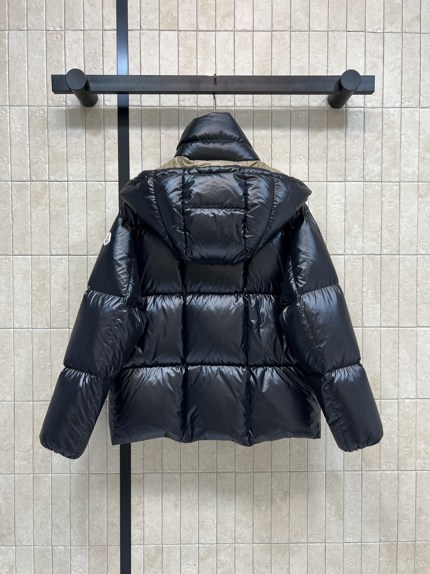 MO家 25秋冬新款 立领连帽面包服 连帽可拆卸 原版定制logo刺绣徽章装饰 连帽立领面包服版型 上身