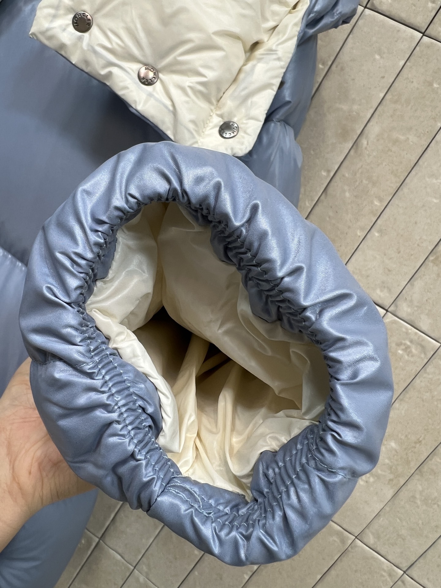 MO家 25秋冬新款 立领连帽面包服 连帽可拆卸 原版定制logo刺绣徽章装饰 连帽立领面包服版型 上身