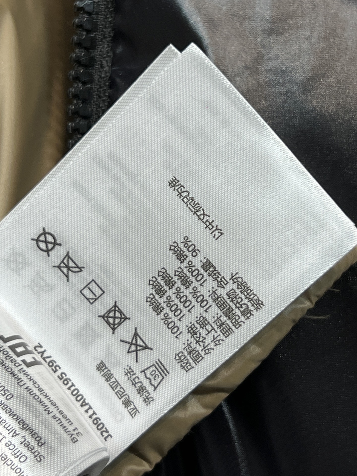 MO家 25秋冬新款 立领连帽面包服 连帽可拆卸 原版定制logo刺绣徽章装饰 连帽立领面包服版型 上身