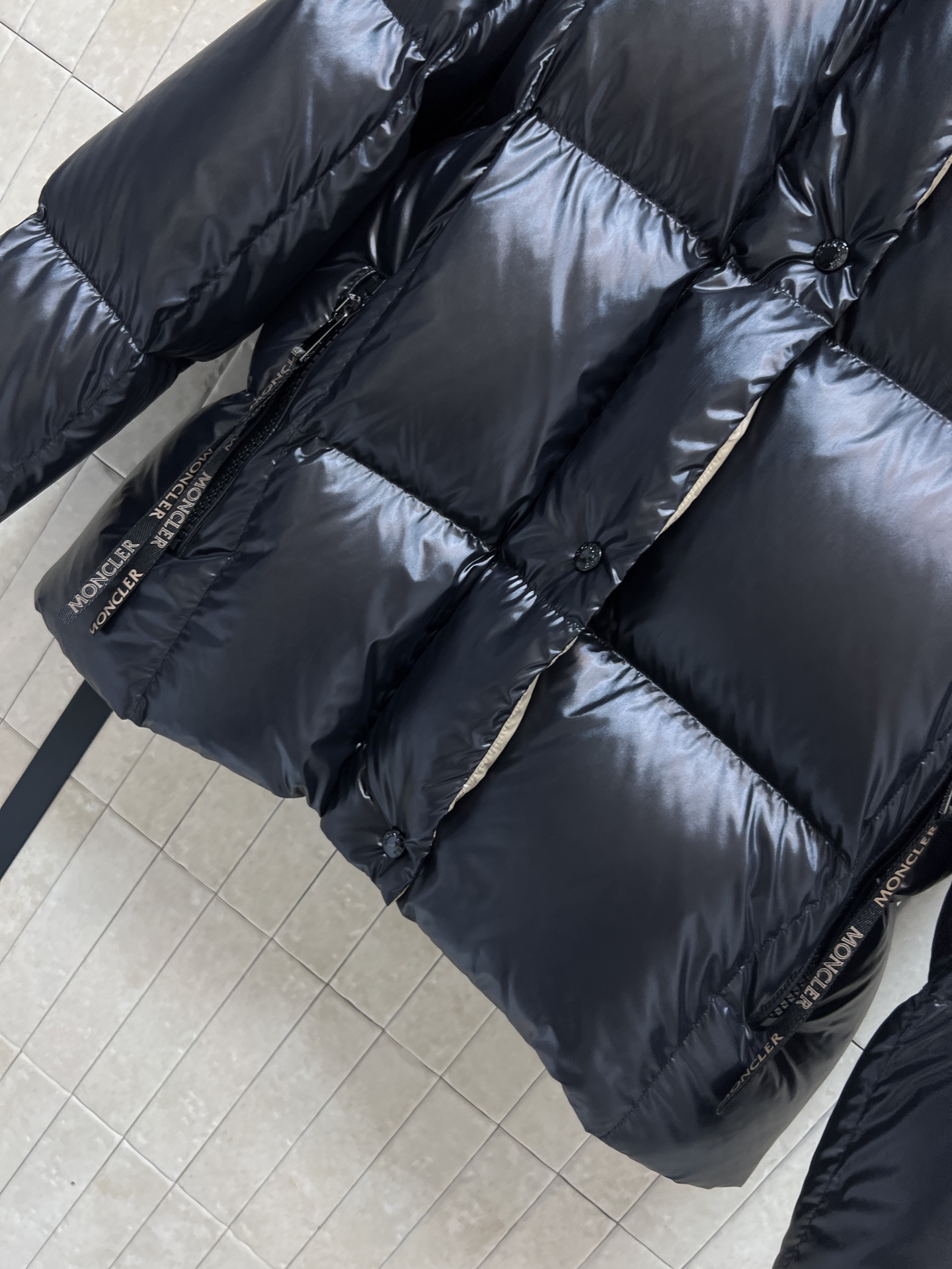 MO家 25秋冬新款 立领连帽面包服 连帽可拆卸 原版定制logo刺绣徽章装饰 连帽立领面包服版型 上身