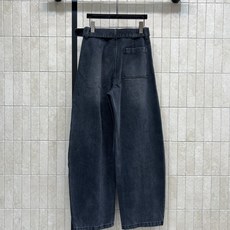 LW家 26春夏新款 压褶花苞牛仔阔腿裤 高腰垂感阔腿牛仔裤 采用做旧复古牛仔面料 立体剪裁花苞阔腿裤 LW家 26春夏新款 压褶花苞牛仔阔腿裤 高腰垂感阔腿牛仔裤 采用做旧复古牛仔面料 立体剪裁花苞阔腿裤