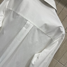 PD家 26早春新款 涂珐琅Logo领带装饰白衬衫 不一样的设计感 无敌帅气的衬衫 胸前口袋刺绣Log PD家 26早春新款 涂珐琅Logo领带装饰白衬衫 不一样的设计感 无敌帅气的衬衫 胸前口袋刺绣Log
