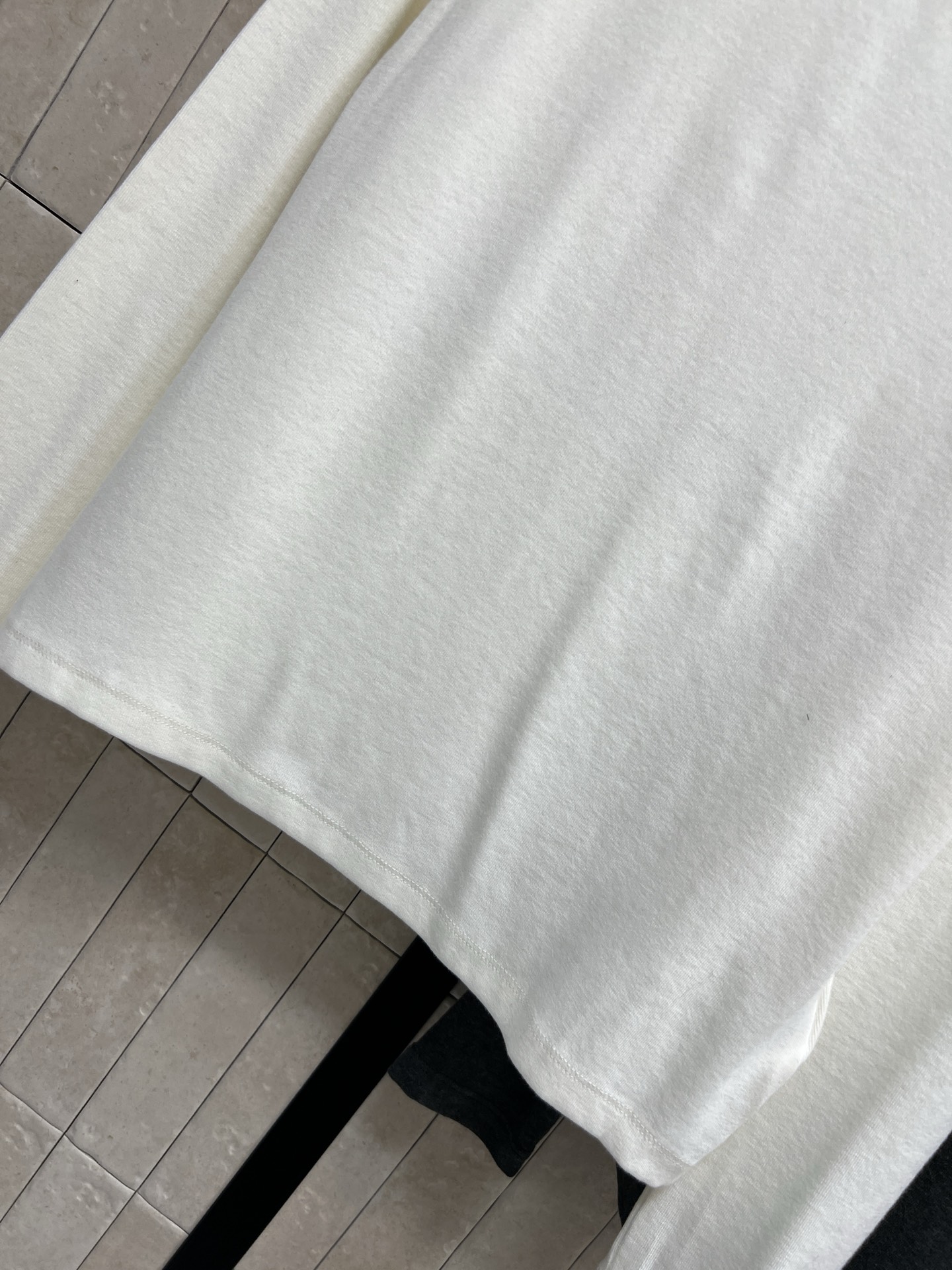 小香家 25秋冬新款 高领刺绣logo打底衫 柔软亲肤又保暖 秋冬必备！简约设计 衣袖品牌刺绣装饰 细节