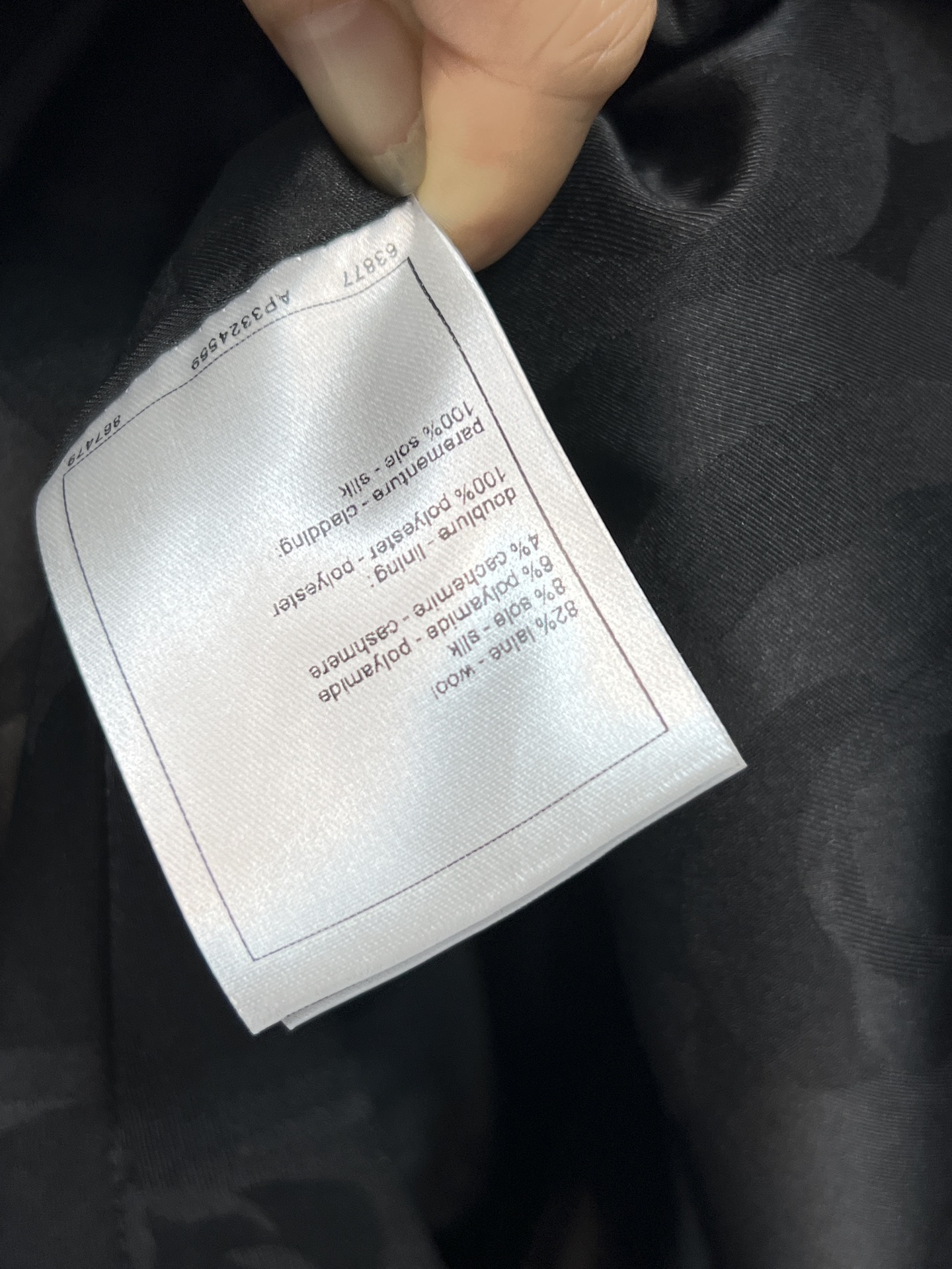 小香家 25秋冬新款 毛绒绒粗花呢斗篷外套 黑色毛绒绒+白色镶边 经典小香风设计超有辨识度 粗花呢由多种