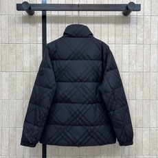 BUR家 25秋冬新款 深蓝色菱格纹羽绒服 经典格纹设计超有辨识度 时尚又百搭!外层高品质面料 国标90 BUR家 25秋冬新款 深蓝色菱格纹羽绒服 经典格纹设计超有辨识度 时尚又百搭!外层高品质面料 国标90