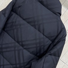 BUR家 25秋冬新款 深蓝色菱格纹羽绒服 经典格纹设计超有辨识度 时尚又百搭!外层高品质面料 国标90 BUR家 25秋冬新款 深蓝色菱格纹羽绒服 经典格纹设计超有辨识度 时尚又百搭!外层高品质面料 国标90