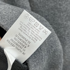 PD家 25秋冬新款 三角标灰色羊毛加绒休闲套装 立领拉链夹克外套+高腰运动裤 触感柔软保暖,秋冬穿超 PD家 25秋冬新款 三角标灰色羊毛加绒休闲套装 立领拉链夹克外套+高腰运动裤 触感柔软保暖,秋冬穿超