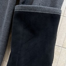 PD家 25秋冬新款 三角标灰色羊毛加绒休闲套装 立领拉链夹克外套+高腰运动裤 触感柔软保暖,秋冬穿超 PD家 25秋冬新款 三角标灰色羊毛加绒休闲套装 立领拉链夹克外套+高腰运动裤 触感柔软保暖,秋冬穿超