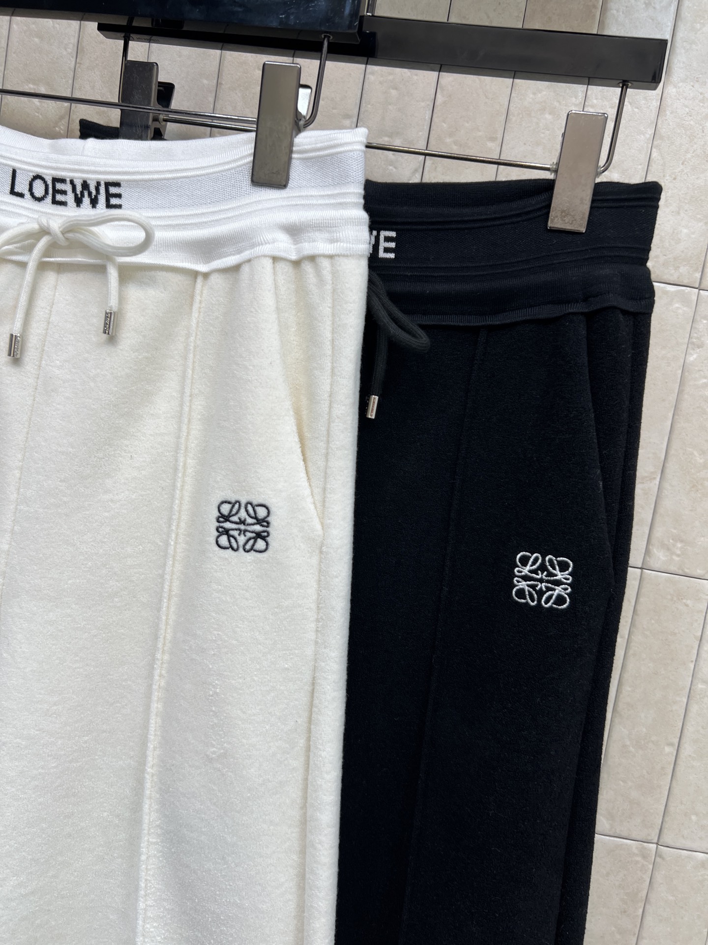 LW家 25秋冬新款 羊羔绒棒球服 柔软又保暖 秋冬穿超合适！经典立领+金色logo徽标纽扣 细节满分 