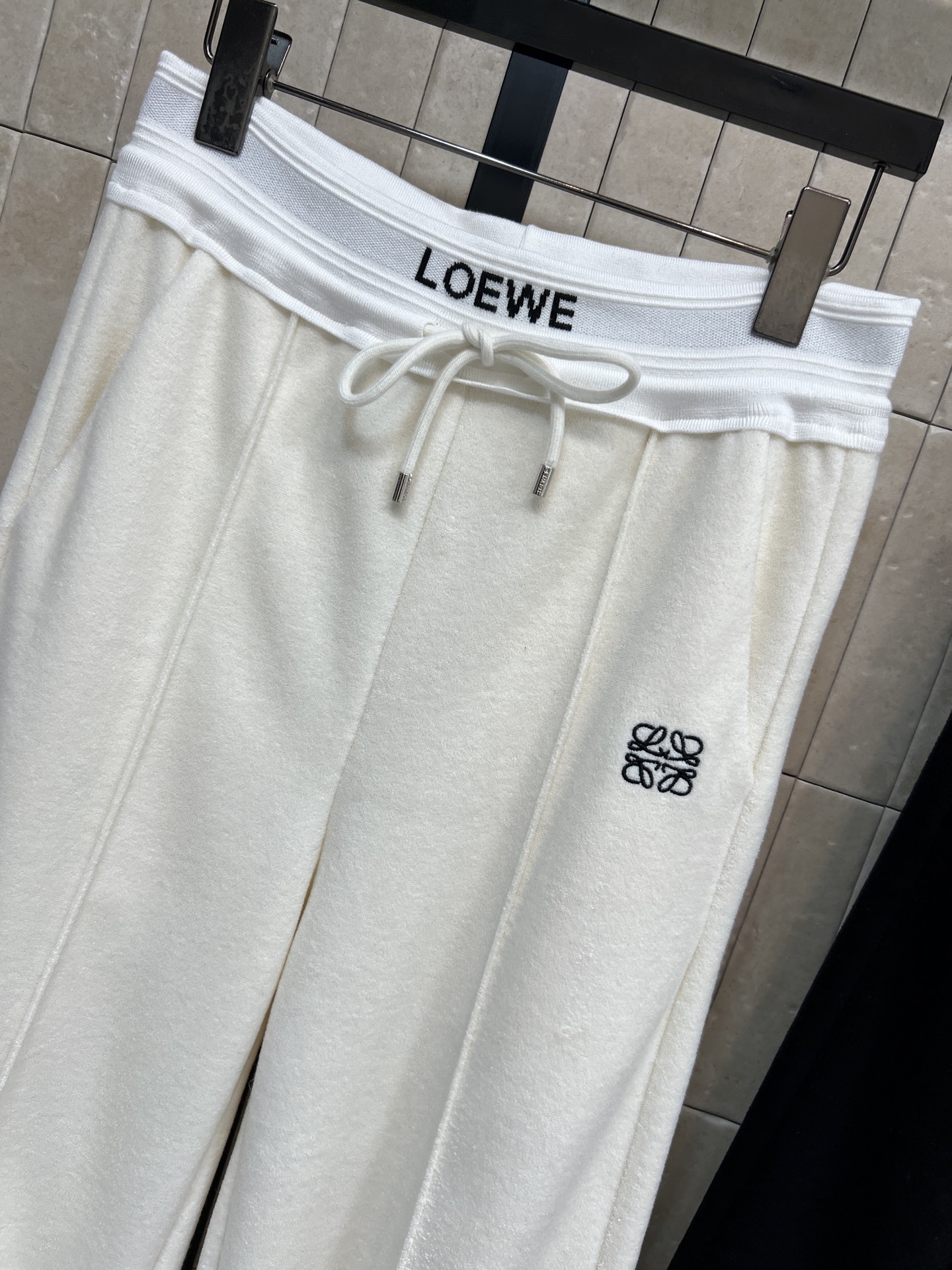 LW家 25秋冬新款 羊羔绒棒球服 柔软又保暖 秋冬穿超合适！经典立领+金色logo徽标纽扣 细节满分 