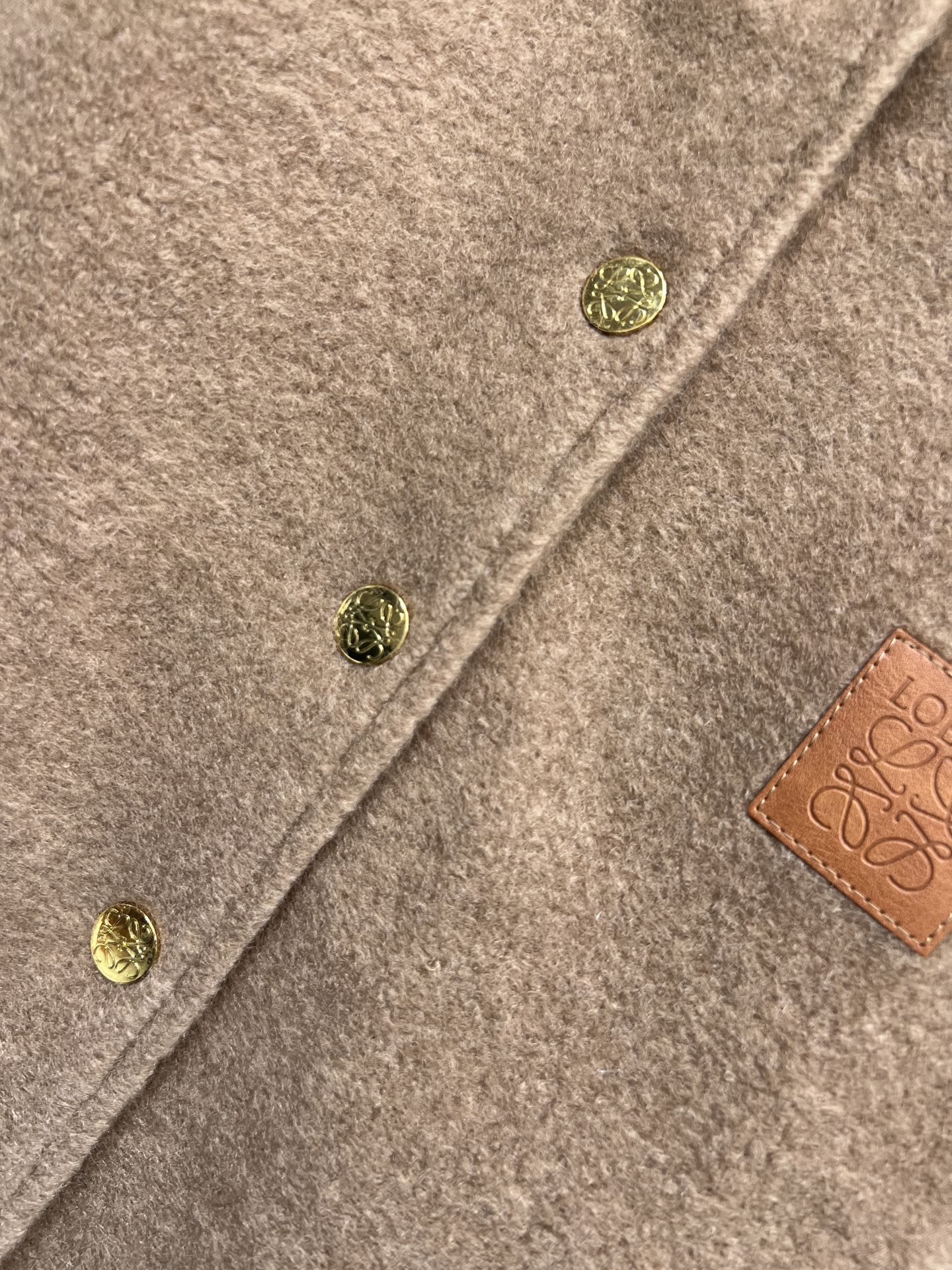 LW家 25秋冬新款 羊羔绒棒球服 柔软又保暖 秋冬穿超合适！经典立领+金色logo徽标纽扣 细节满分 