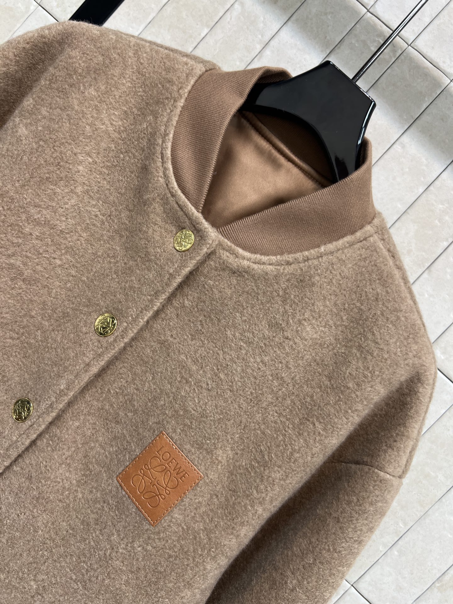 LW家 25秋冬新款 羊羔绒棒球服 柔软又保暖 秋冬穿超合适！经典立领+金色logo徽标纽扣 细节满分 