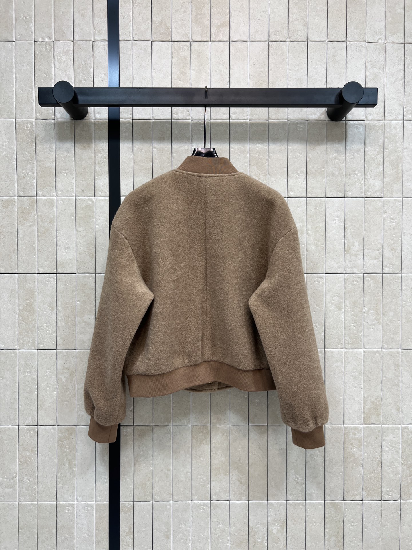 LW家 25秋冬新款 羊羔绒棒球服 柔软又保暖 秋冬穿超合适！经典立领+金色logo徽标纽扣 细节满分 