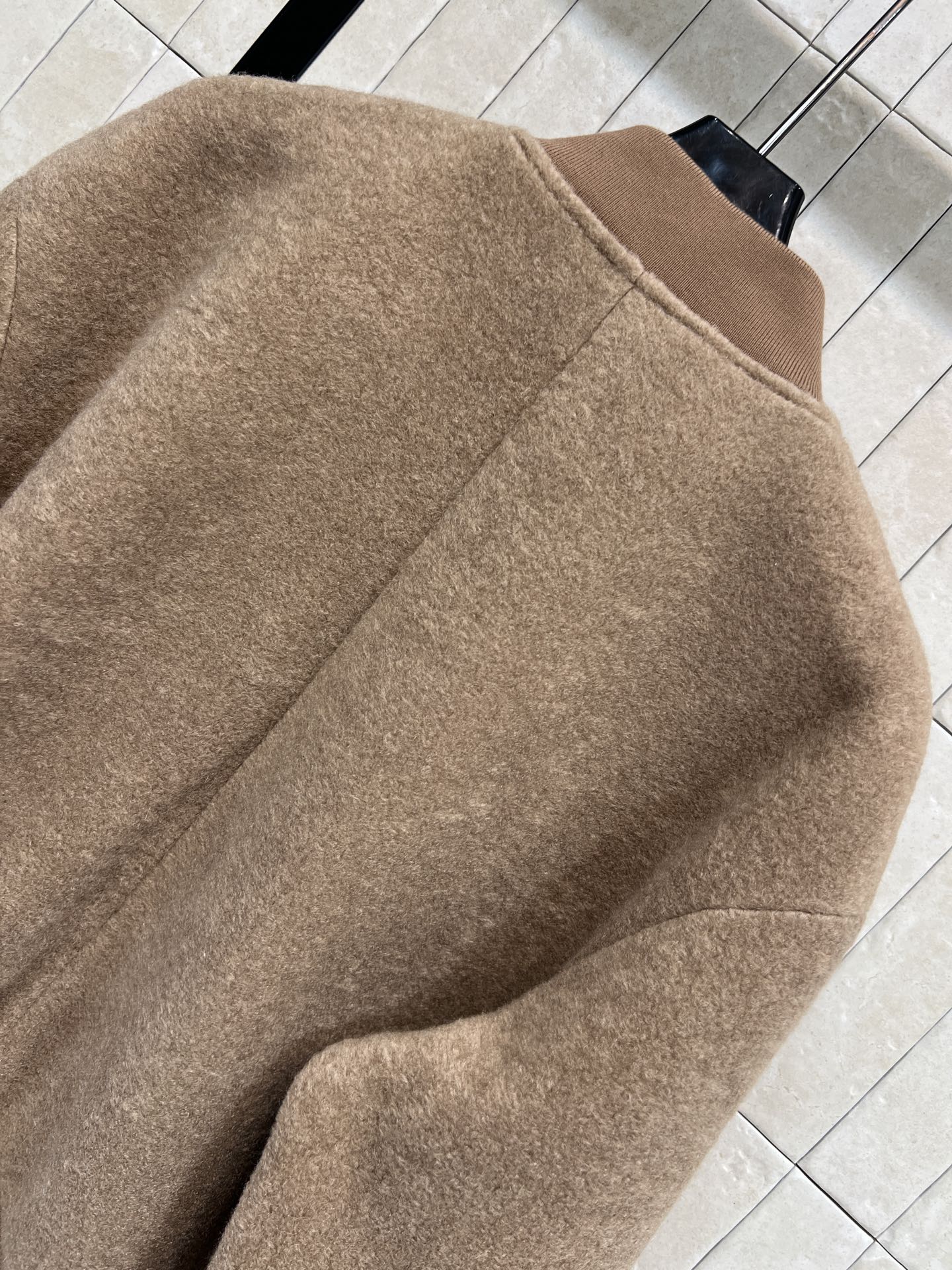 LW家 25秋冬新款 羊羔绒棒球服 柔软又保暖 秋冬穿超合适！经典立领+金色logo徽标纽扣 细节满分 