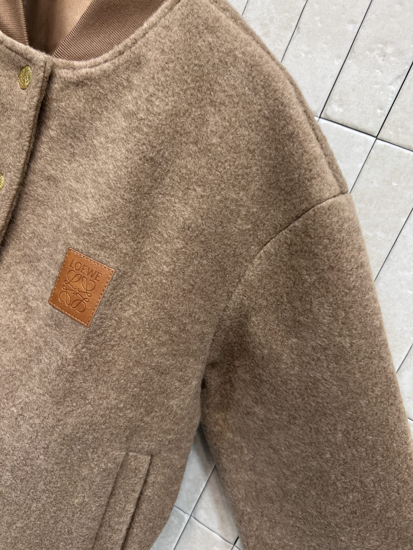 LW家 25秋冬新款 羊羔绒棒球服 柔软又保暖 秋冬穿超合适！经典立领+金色logo徽标纽扣 细节满分 