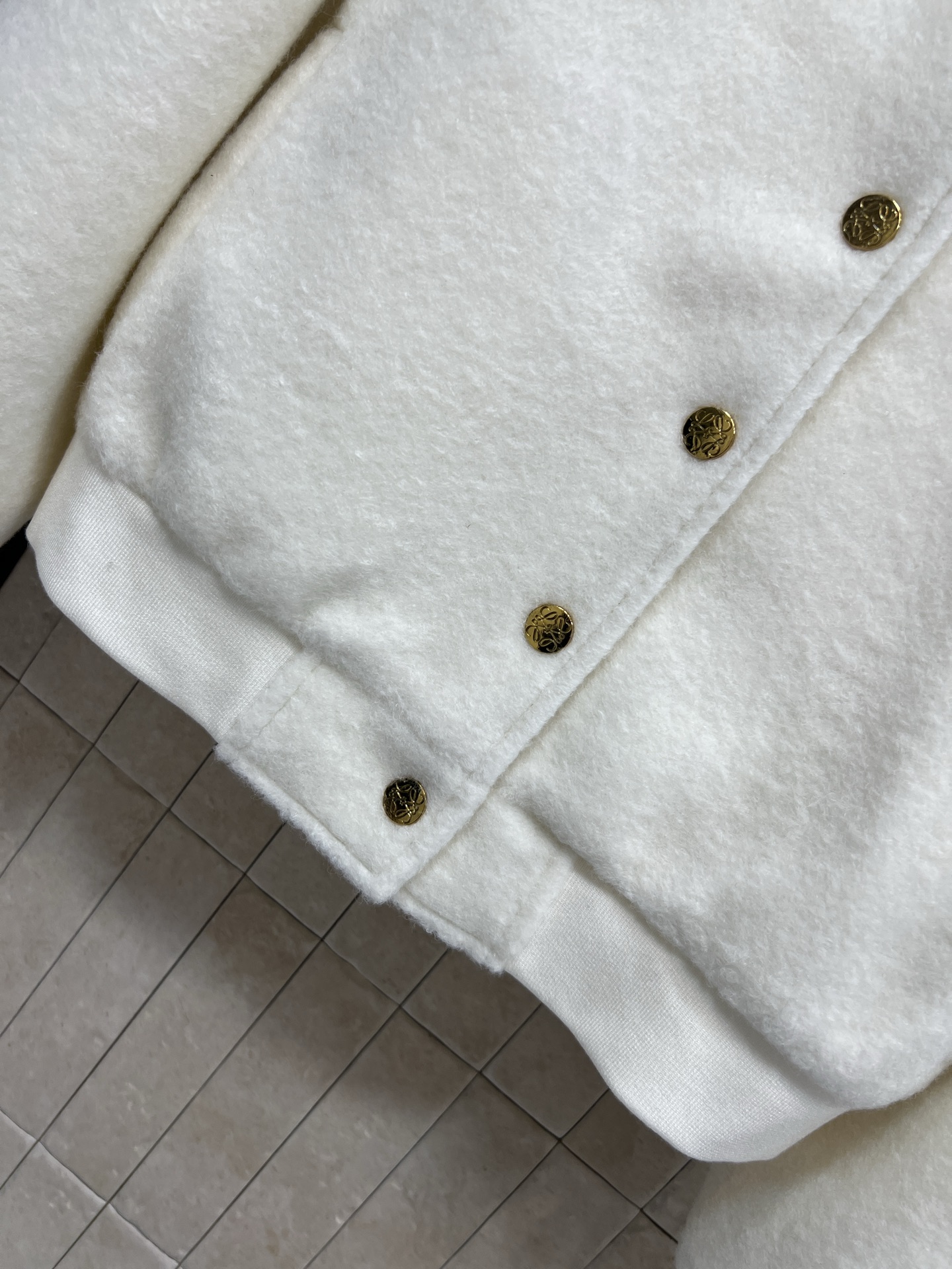 LW家 25秋冬新款 羊羔绒棒球服 柔软又保暖 秋冬穿超合适！经典立领+金色logo徽标纽扣 细节满分 