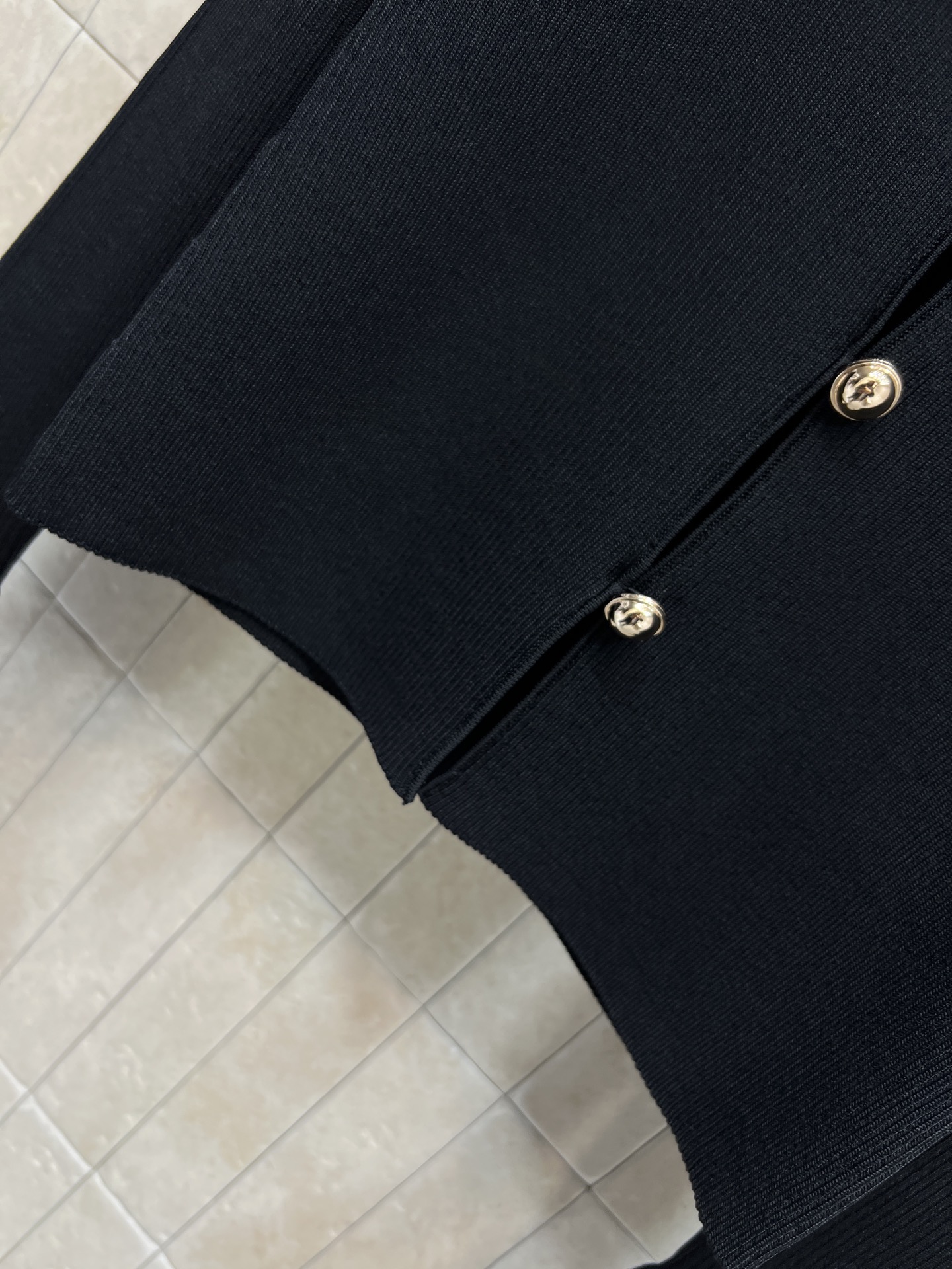 Self家 25秋冬新款 黑色针织衫 朱珠同款！高品质针织面料 柔软有弹性 穿着超舒适～翻领+金色纽扣设