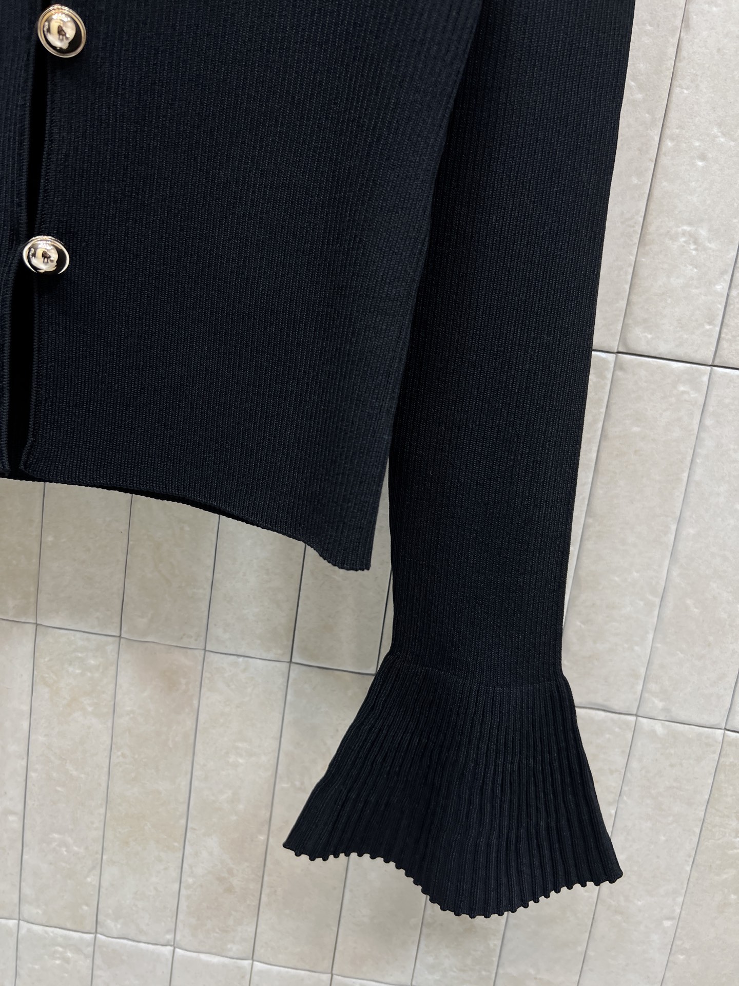 Self家 25秋冬新款 黑色针织衫 朱珠同款！高品质针织面料 柔软有弹性 穿着超舒适～翻领+金色纽扣设