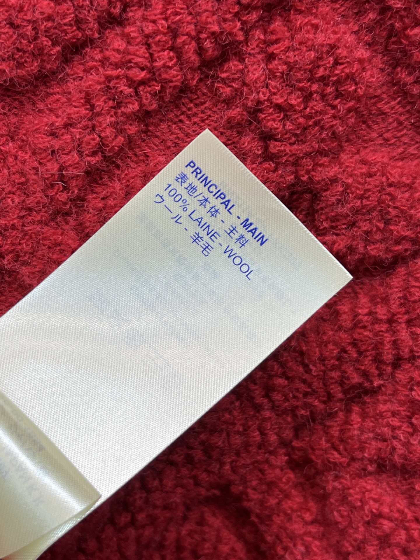 L家 25秋冬新款 新年限定 红色老花提花针织开衫 采用经典Monogram老花提花设计 羊毛纱线立体感