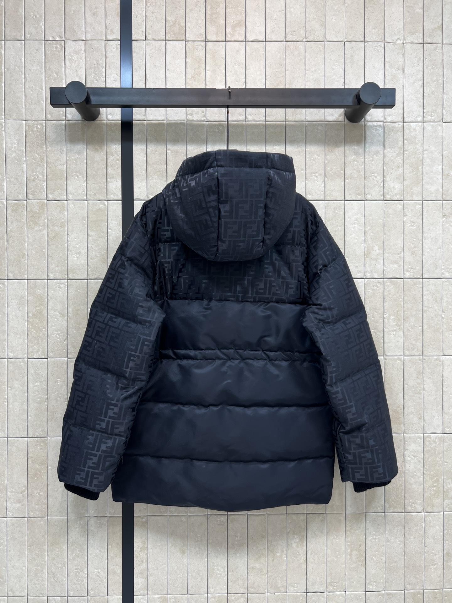 FD家 25秋冬新款 FF提花连帽收腰羽绒服 FF老花暗纹超有辨识度！连帽设计 防风又保暖 内部填充高品