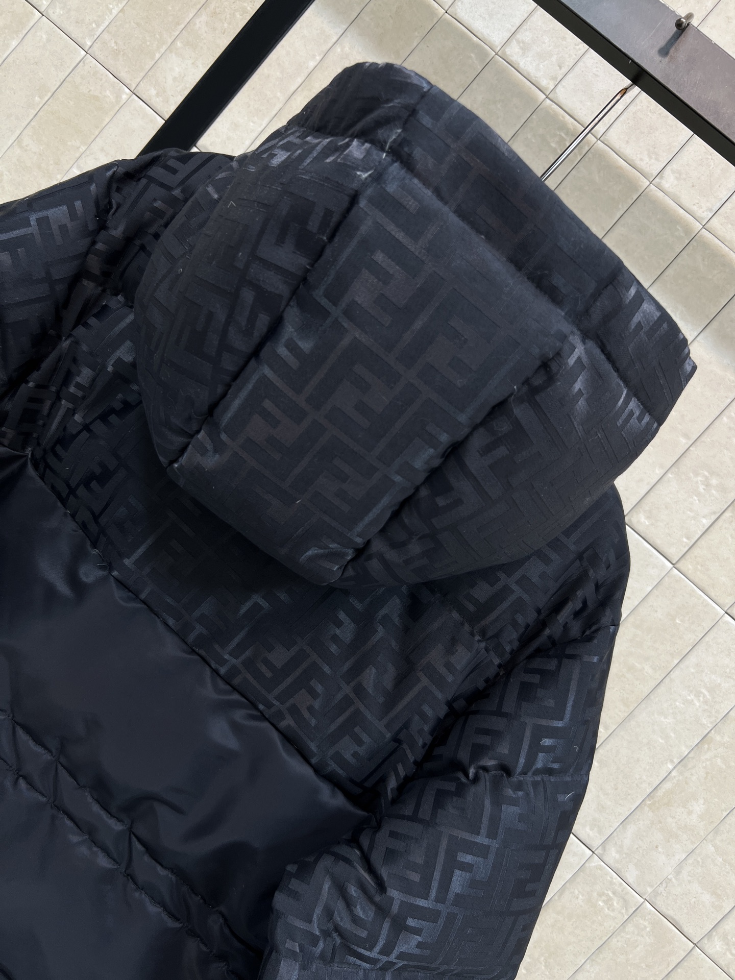 FD家 25秋冬新款 FF提花连帽收腰羽绒服 FF老花暗纹超有辨识度！连帽设计 防风又保暖 内部填充高品