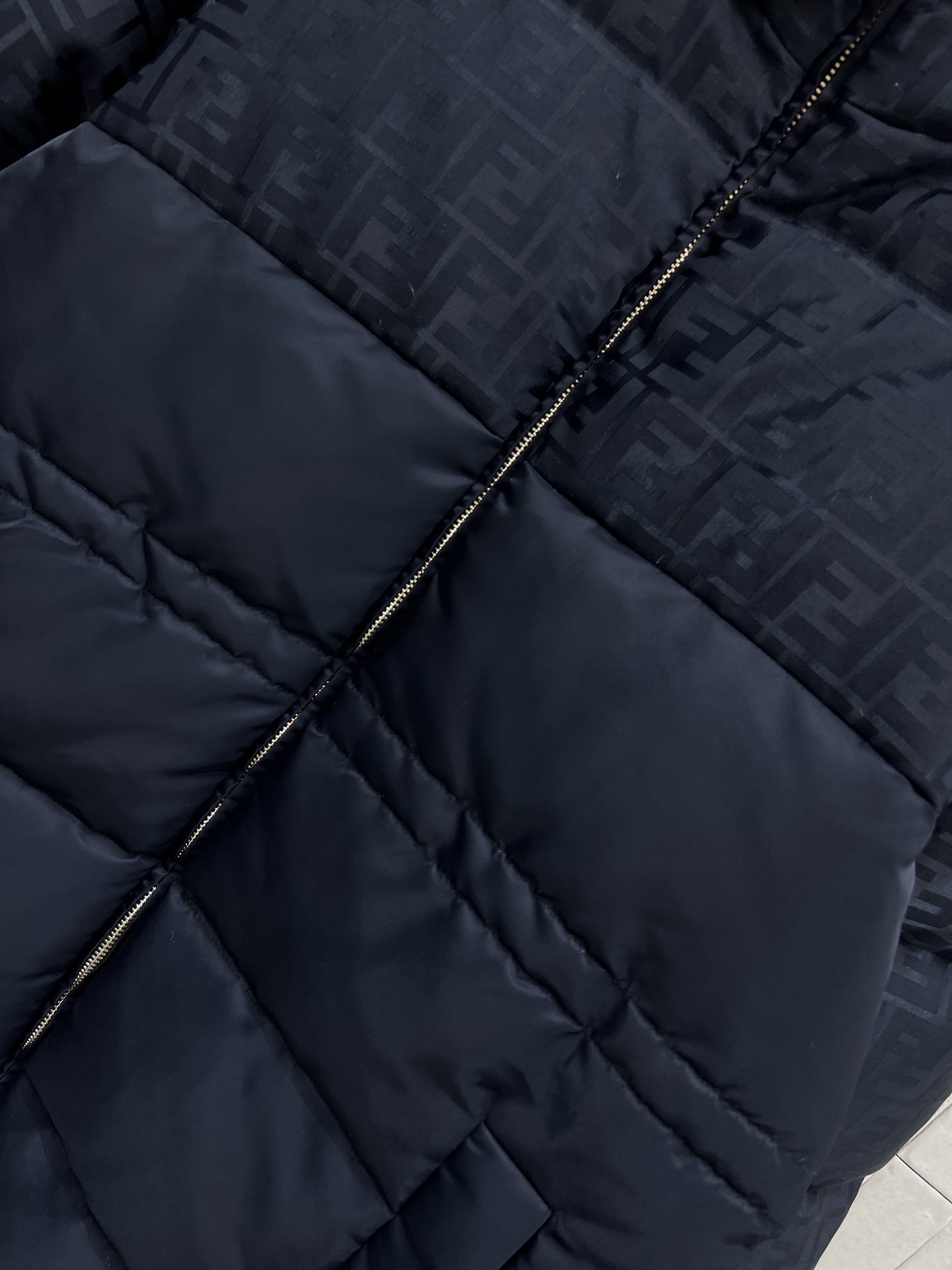 FD家 25秋冬新款 FF提花连帽收腰羽绒服 FF老花暗纹超有辨识度！连帽设计 防风又保暖 内部填充高品