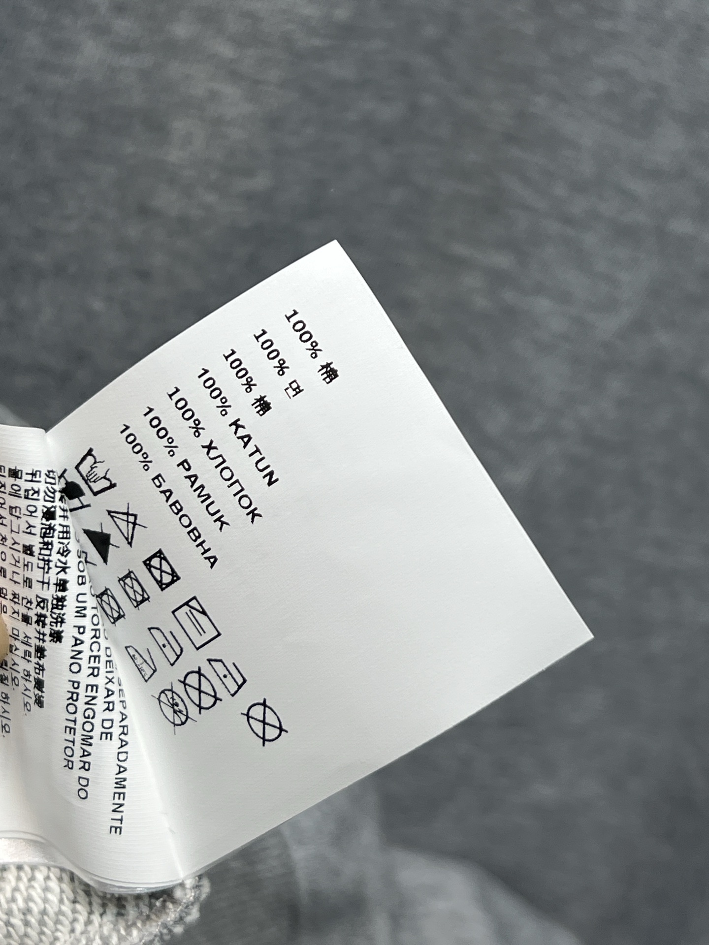 MIU家 25秋冬新款 灰色立领拉链卫衣外套 经典飞行员夹克版型 羊毛混纺材质柔软舒适 黑色高领设计 胸