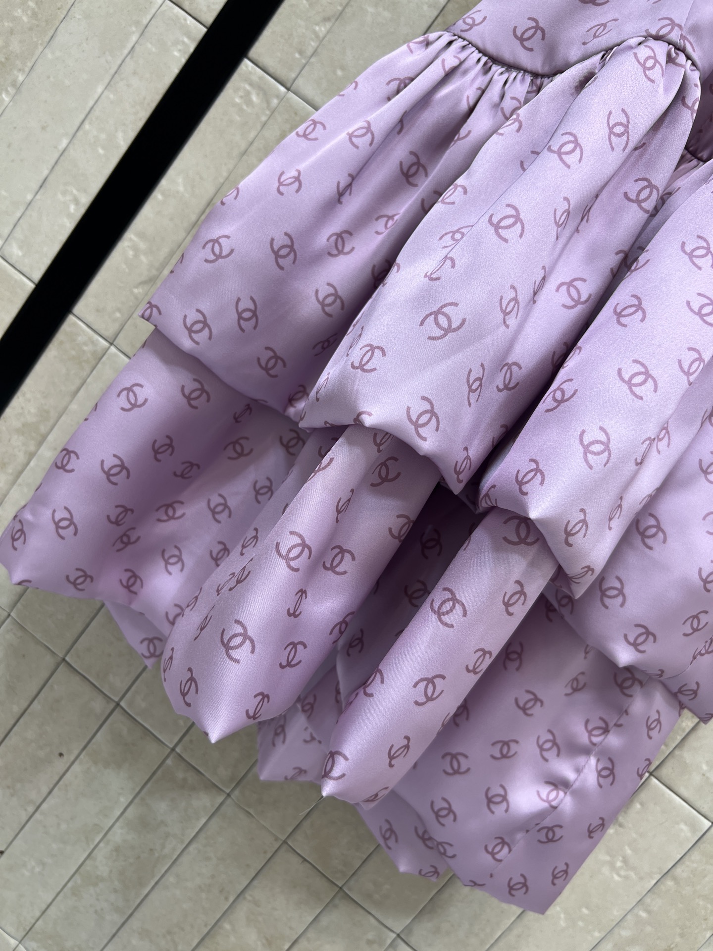 小香家 26春夏新款 紫色挂脖连衣裙 轻薄透气面料超适合夏天！挂脖露背设计凸显肩颈线条 胸前褶皱+双层荷