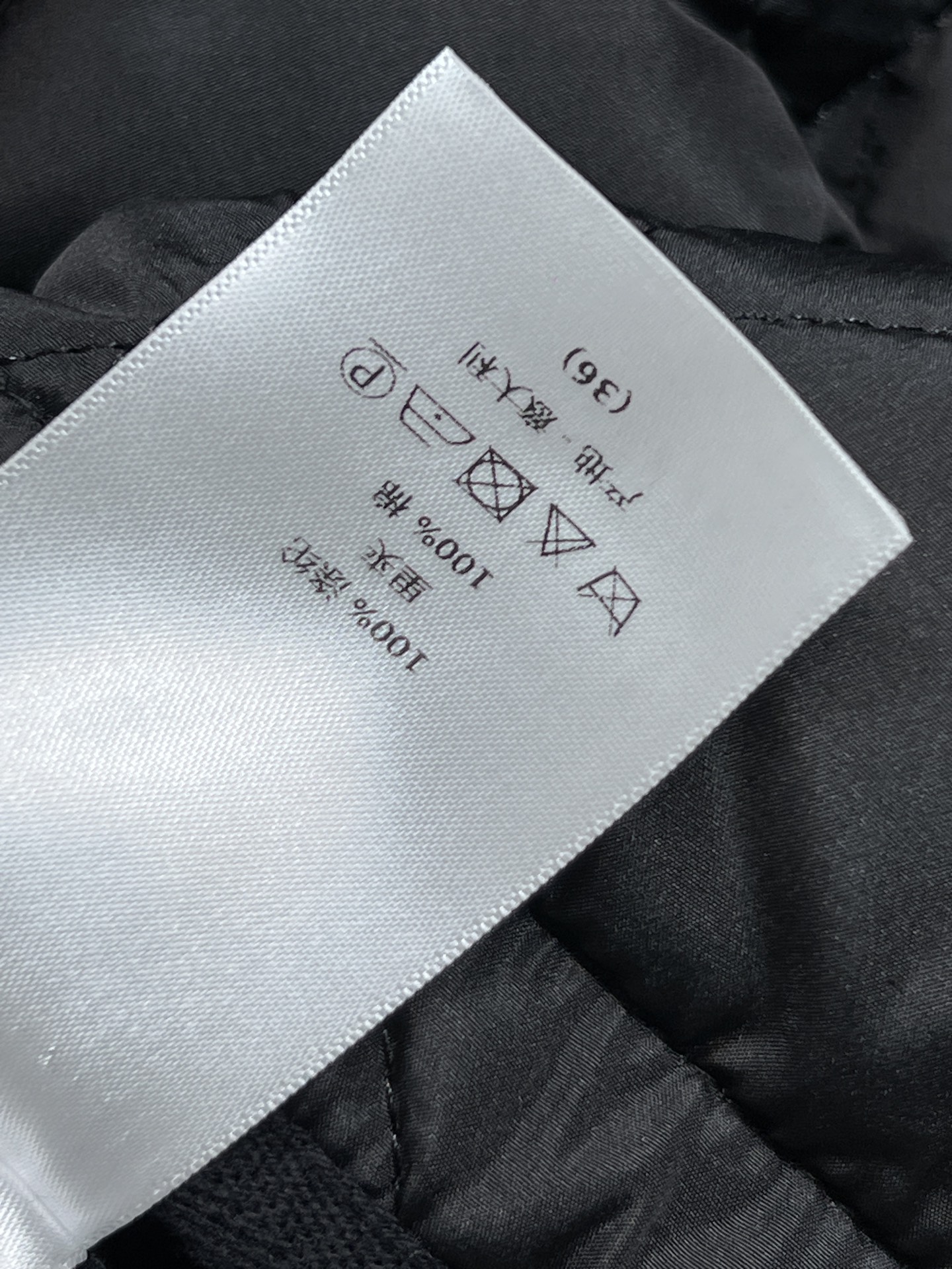 D家 25秋冬新款 菱格纹围脖🧣短款棉服 可拆卸围脖🧣装饰 重工菱格车线棉服 非常重工的双层夹棉 全定位